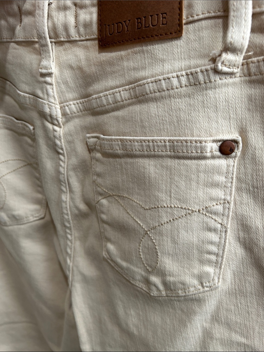 Judy Blue Garment Dyed Cream Beige Raw Hem Crop Jeans / Size 3 (26) - Picture 11 of 13